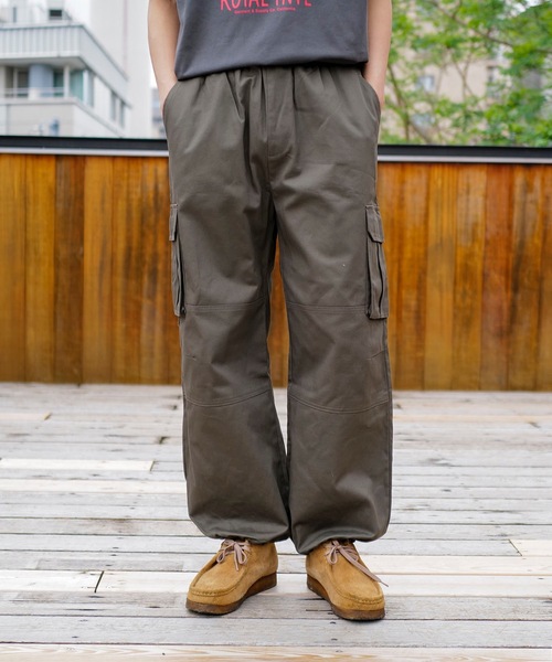 roial（ロイアル）の「WOVEN/ROIAL(ロイアル）ワイドルーズストレートスタンダードカーゴパンツ（カーゴパンツ・メンズ・チャコールグレー/カーキ/オフホワイト・LARGE/MEDIUM/X-LARGE）」の2枚目の写真