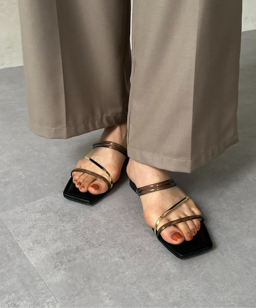 Thevon（ゼボン）の「GOLDラインフラットサンダル（サンダル・レディース・ゴールド/ブラック/クリア・S/M/L）」の2枚目の写真