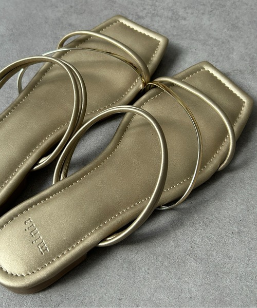 Thevon（ゼボン）の「GOLDラインフラットサンダル（サンダル・レディース・ゴールド/ブラック/クリア・S/M/L）」の16枚目の写真