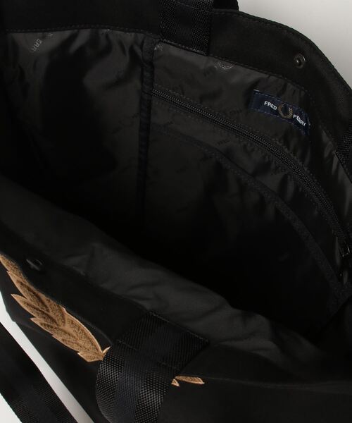 FRED PERRY（フレッドペリー）の「Laurel Wreath Canvas Tote Bag（トートバッグ・メンズ・ブラック・ONE SIZE）」の12枚目の写真