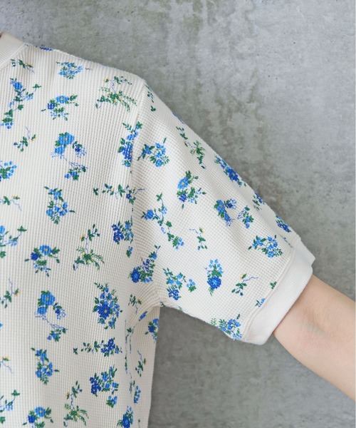 PAR ICI(パーリッシィ)の「コーマワッフル 小花柄半袖Tシャツ(Tシャツ/カットソー・レディース・ブルー/オレンジ・FREE)」の13枚目の写真