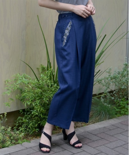 axes femme(アクシーズファム)の「鳥×フラワー刺繍タックパンツ(その他パンツ・レディース・ネイビー/ブラック/ピンク・MEDIUM/LARGE)」の3枚目の写真