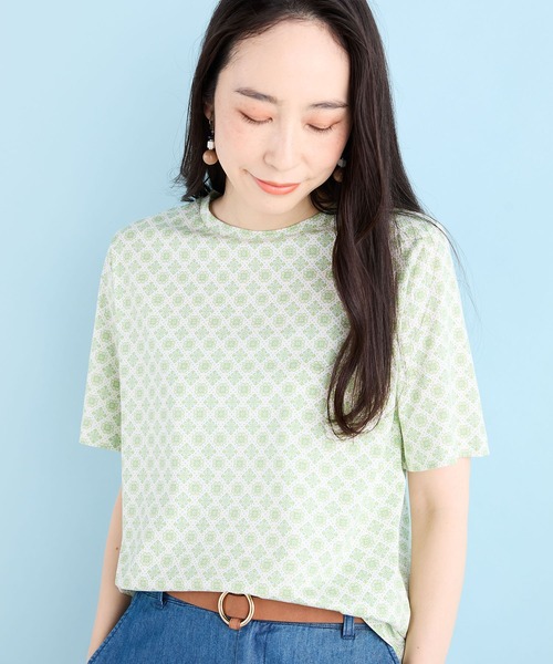 DECOY SINCE 1981(デコイシンスイチキュウハチイチ)の「【接触冷感・UVカット】オーガニックコットンプリントTシャツ(Tシャツ/カットソー・レディース・グリーン/イエロー/ネイビー・M/L/LL)」の2枚目の写真