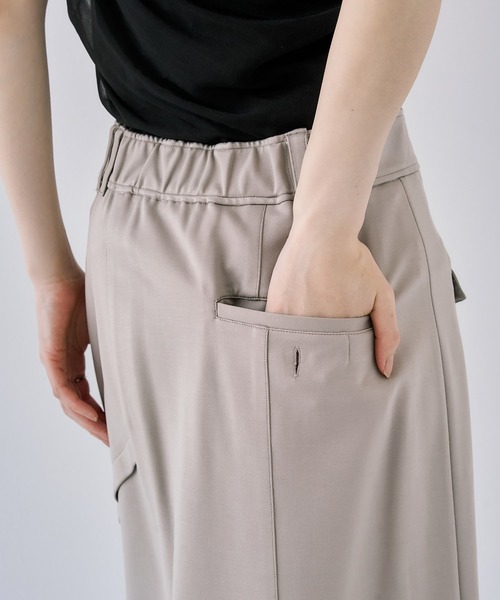 UNITED TOKYO（ユナイテッドトウキョウ）の「スラントカットスカート