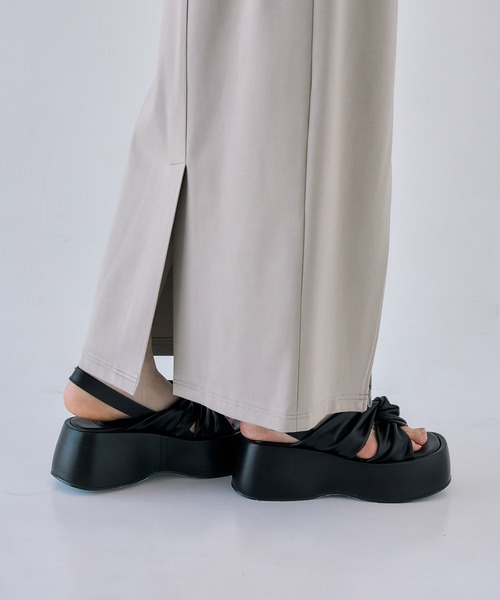 UNITED TOKYO（ユナイテッドトウキョウ）の「スラントカットスカート｜細見え/セットアップ/ウォッシャブル/ストレッチ/オフィスカジュアル/春服（スカート・レディース・ベージュ/ブラック/インディゴブルー・1/2）」の11枚目の写真