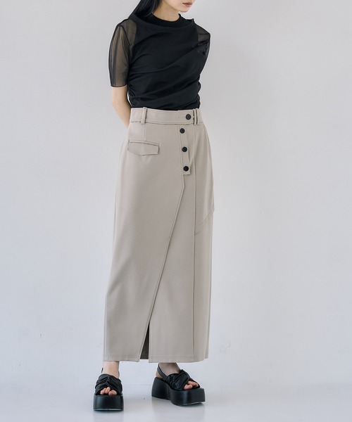 UNITED TOKYO（ユナイテッドトウキョウ）の「スラントカットスカート