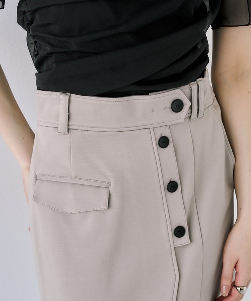 UNITED TOKYO（ユナイテッドトウキョウ）の「スラントカットスカート