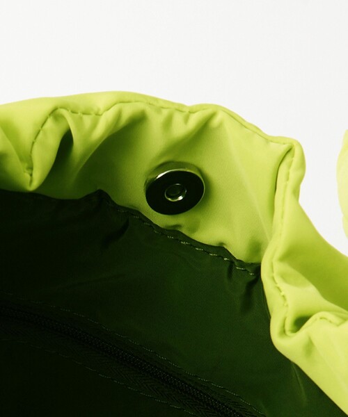 BEAUTY&YOUTH UNITED ARROWS(ビューティーアンドユースユナイテッドアローズ)の「ラウンド タイ ショルダーバッグ(ショルダーバッグ・レディース・ブラック/ライム・FREE)」の7枚目の写真