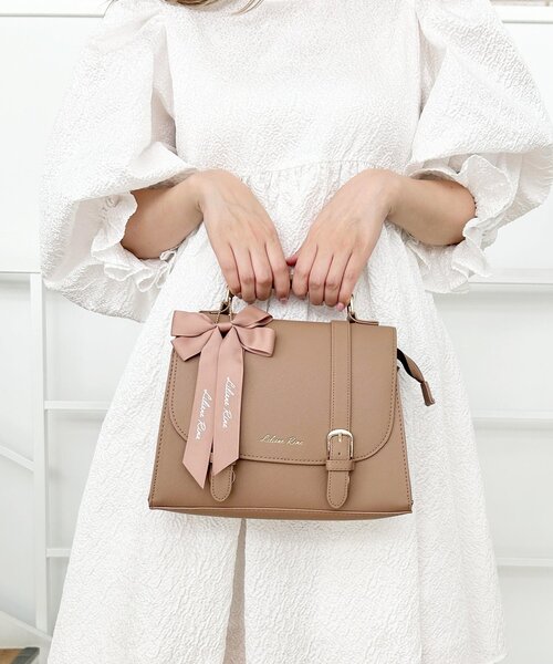 Ober Tashe（オーバータッシェ）の「リボンチャーム付き3WAYサッチェル（バックパック/リュック・レディース・ブラウン系/ホワイト/ブラック・FREE）」の3枚目の写真