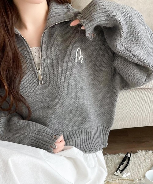 mily bilet（ミウィビレット）の「【mily bilet】こなれクラッシュ、はじめました。ダメージ ハーフジップ 胸 刺繍 ニット（ニット/セーター・レディース・アイボリー/ブルー/チャコールグレー・LARGE/MEDIUM/SMALL/X-LARGE）」の14枚目の写真