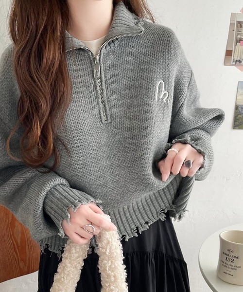 mily bilet(ミウィビレット)の「【mily bilet】こなれクラッシュ、はじめました。ダメージ ハーフジップ 胸 刺繍 ニット(ニット/セーター・レディース・アイボリー/ブルー/チャコールグレー・LARGE/MEDIUM/SMALL/X-LARGE)」の16枚目の写真