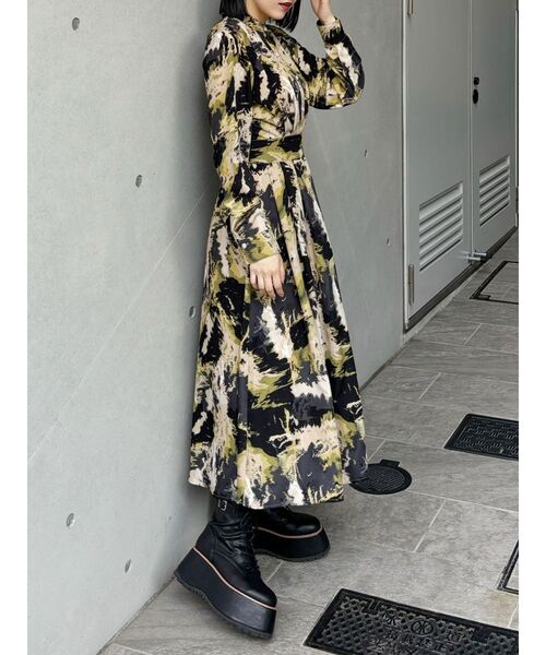 MURUA(ムルーア)の「マキシパターンワンピース(ワンピース・レディース・ブラウン/カーキ・FREE)」の2枚目の写真