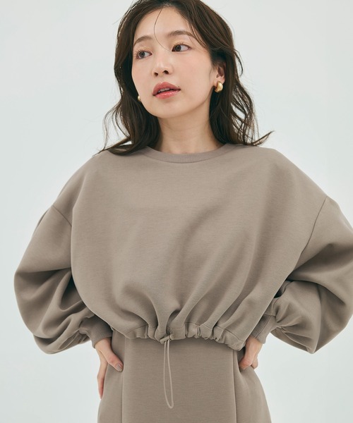 coca（coca）（コカ）の「ハリ感ダンボールニット ボリューム袖クロップドトップス（スウェット・レディース・ダークベージュ/ブラック・M/L）」の2枚目の写真