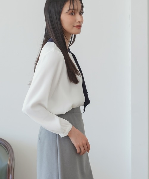 TRUDEA(トルディア)の「マルチファンクションアシメボウタイブラウス(シャツ/ブラウス・レディース・グレイッシュベージュ/ピンクベージュ/ホワイト/ホワイト×ネイビー/ネイビー・MEDIUM/LARGE/SMALL)」の7枚目の写真