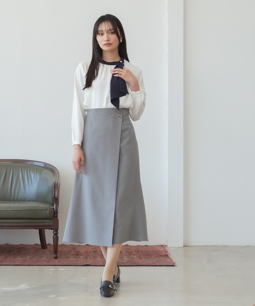 TRUDEA(トルディア)の「マルチファンクションアシメボウタイブラウス(シャツ/ブラウス・レディース・グレイッシュベージュ/ピンクベージュ/ホワイト/ホワイト×ネイビー/ネイビー・MEDIUM/LARGE/SMALL)」の9枚目の写真