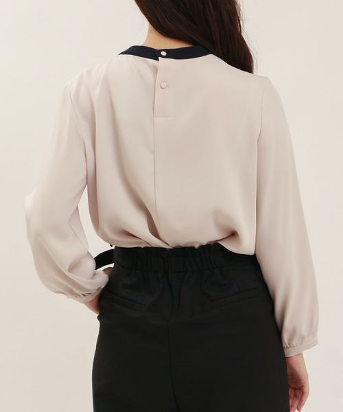 TRUDEA(トルディア)の「マルチファンクションアシメボウタイブラウス(シャツ/ブラウス・レディース・グレイッシュベージュ/ピンクベージュ/ホワイト/ホワイト×ネイビー/ネイビー・MEDIUM/LARGE/SMALL)」の15枚目の写真