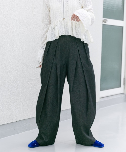 KBF（ケイビーエフ）の「『2サイズ展開』タックコクーンデニム（デニムパンツ・レディース・ブラック/ネイビー・38/36）」の20枚目の写真