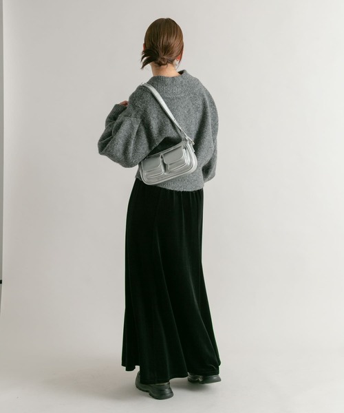 KBF(ケイビーエフ)の「Vネックフォルムニット(ニット/セーター・レディース・ブルー系その他/ダークグレー/レッド・ONE)」の19枚目の写真