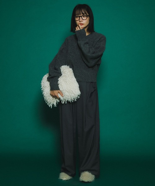 KBF(ケイビーエフ)の「Vネックフォルムニット(ニット/セーター・レディース・ブルー系その他/ダークグレー/レッド・ONE)」の4枚目の写真