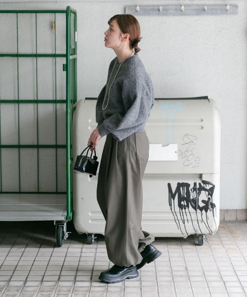 KBF(ケイビーエフ)の「Vネックフォルムニット(ニット/セーター・レディース・ブルー系その他/ダークグレー/レッド・ONE)」の6枚目の写真