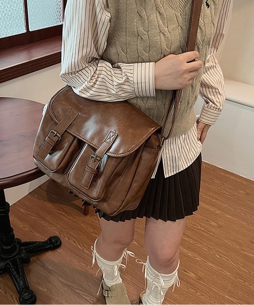 LA VORAGINE(ラ ヴォラジネ)の「外ポケットスクエアショルダーバッグ(ショルダーバッグ・レディース・ブラウン/ブラック/ダークブラウン/ワイン・FREE)」の13枚目の写真