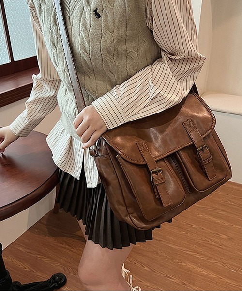 LA VORAGINE(ラ ヴォラジネ)の「外ポケットスクエアショルダーバッグ(ショルダーバッグ・レディース・ブラウン/ブラック/ダークブラウン/ワイン・FREE)」の14枚目の写真