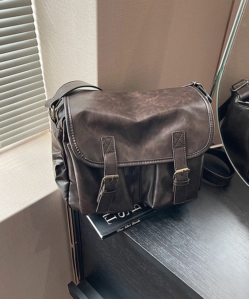 LA VORAGINE(ラ ヴォラジネ)の「外ポケットスクエアショルダーバッグ(ショルダーバッグ・レディース・ブラウン/ブラック/ダークブラウン/ワイン・FREE)」の18枚目の写真