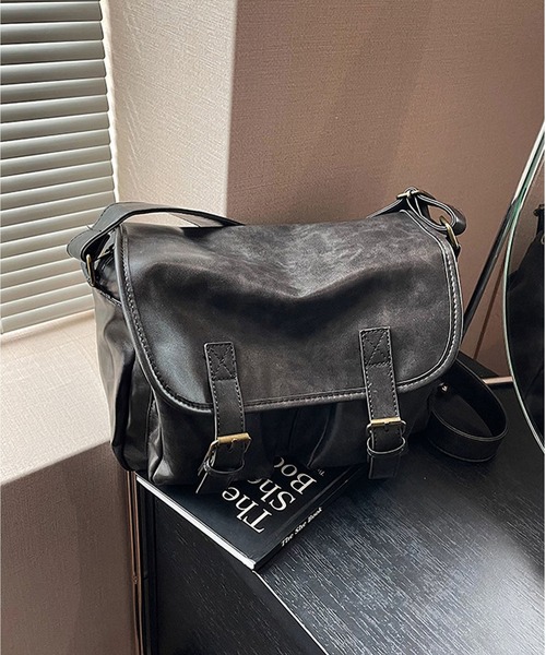 LA VORAGINE(ラ ヴォラジネ)の「外ポケットスクエアショルダーバッグ(ショルダーバッグ・レディース・ブラウン/ブラック/ダークブラウン/ワイン・FREE)」の19枚目の写真