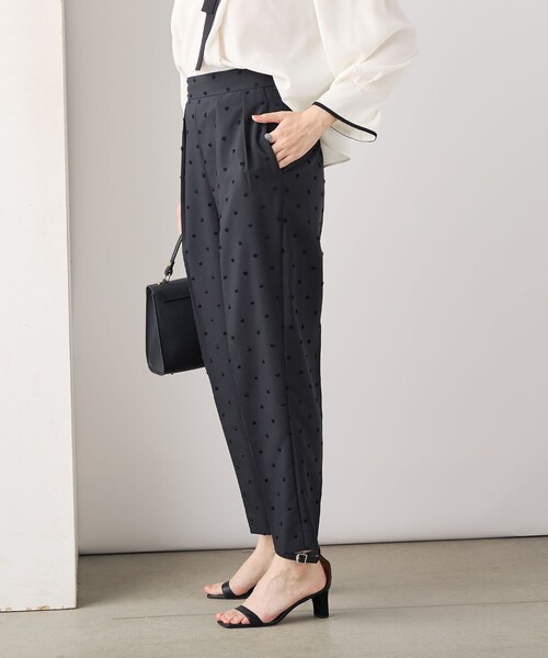 NOLLEY’S（ノーリーズ）の「《セットアップ対応》ウォッシャブルドットツッキリツータックテーパードパンツ（その他パンツ・レディース・オフホワイト/ネイビー/ブラック・38/36/34/40）」の20枚目の写真