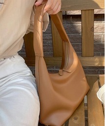 by LEGNA（バイレグナ）の「機能性◎　ソフトレザーシンプルハンドバッグ（ハンドバッグ）」