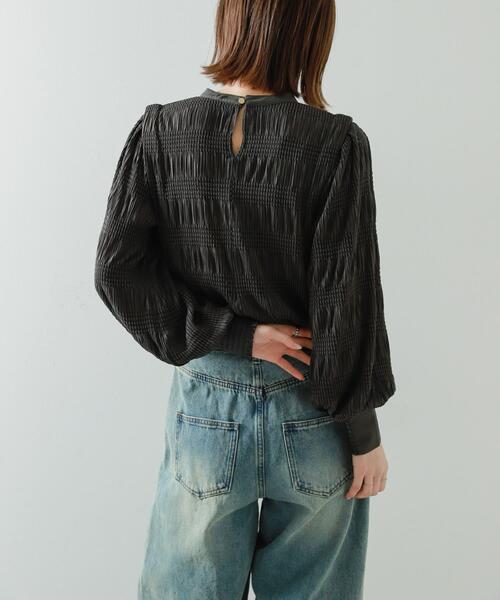 SENSE OF PLACE by URBAN RESEARCH（センスオブプレイスバイアーバンリサーチ）の「ショルダータックシャーリングトップ（シャツ/ブラウス・レディース・ブラウン/チャコールグレー/オフホワイト・ONE）」の6枚目の写真