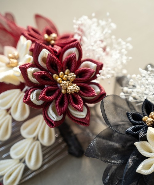 SOUBIEN(ソウビエン)の「flowerつまみ細工 髪飾り(和装小物・レディース・レッド系/ベージュ系/グレー系/ブラック系/ピンク系・FREE)」の8枚目の写真