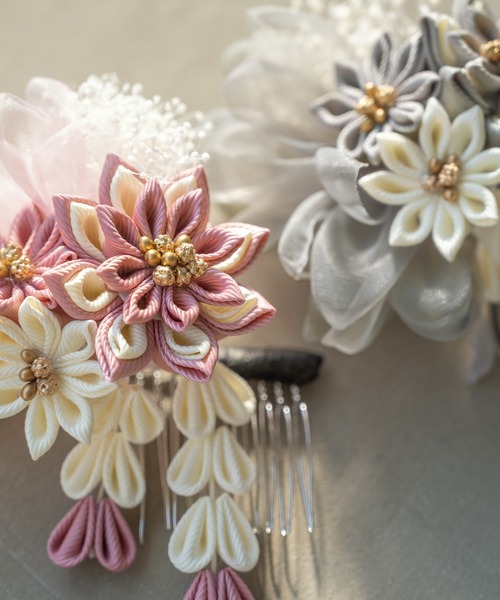 SOUBIEN(ソウビエン)の「flowerつまみ細工 髪飾り(和装小物・レディース・レッド系/ベージュ系/グレー系/ブラック系/ピンク系・FREE)」の7枚目の写真