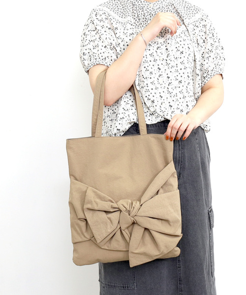 SMIR NASLI(サミールナスリ)の「ボリュームリボントートバッグ/A4対応(トートバッグ・レディース・ブラック/ベージュ/ラベンダー/グレー・FREE)」の3枚目の写真