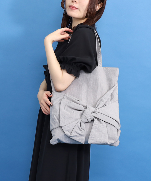 SMIR NASLI(サミールナスリ)の「ボリュームリボントートバッグ/A4対応(トートバッグ・レディース・ブラック/ベージュ/ラベンダー/グレー・FREE)」の2枚目の写真