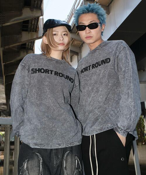 SHORT ROUND(ショートラウンド)の「SHORT ROUND/ケミカルウォッシュグラフィックT(Tシャツ/カットソー・メンズ・ブラック/グレー・MEDIUM/LARGE)」の2枚目の写真