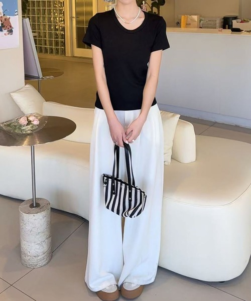 LOWO(ロワ)の「クルーネックレーヨンTシャツ(Tシャツ/カットソー・レディース・ブラック/アイボリー/ベージュ/チャコールグレー/オフホワイト・FREE)」の7枚目の写真