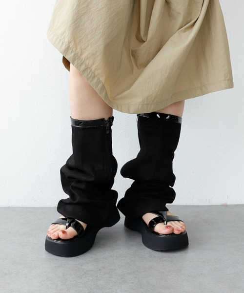 Three Four Time（ｽﾘｰﾌｫｰﾀｲﾑ）の「厚底ブーツサンダル（サンダル・レディース・カーキ/ブラック・37/38）」の2枚目の写真