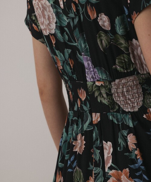 GRACE CONTINENTAL(グレースコンチネンタル)の「アンティークフラワープリントワンピース(ワンピース・レディース・ベージュ/ブラック・36/38)」の12枚目の写真