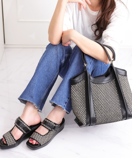 artemis by DIANA(アルテミスバイダイアナ)の「2WAY ラフィア風素材ショルダーストラップ付きハンドバッグ(ハンドバッグ・レディース・ブラック/ベージュ/ホワイト・FREE)」の7枚目の写真