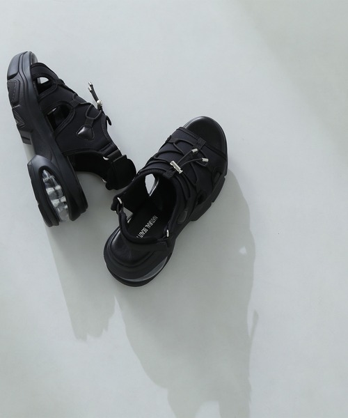 NATURAL BEAUTY BASIC(ナチュラルビューティーベーシック)の「◇クッションソールサンダル(サンダル・レディース・ブラック/オフホワイト/ブラック系その他・SMALL/MEDIUM/LARGE)」の2枚目の写真