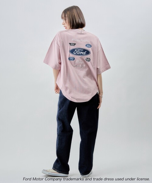 PUBLUX(パブリュクス)の「PUBLUX/パブリュクス 別注 Ford バックロゴ刺繍プリントTシャツ(限定展開)(UNISEX)(Tシャツ/カットソー・メンズ・ホワイト/ピンク/ネイビー・SMALL/MEDIUM/LARGE)」の13枚目の写真