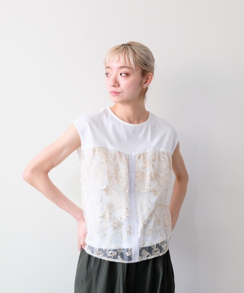 DOLLUPOOPS(ドールアップウップス)の「フロントティアードボタニカル刺繍トップス(シャツ/ブラウス・レディース・オフホワイト/ブラック・38)」の17枚目の写真