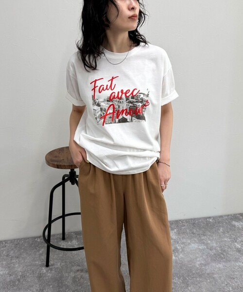 fredy emue（フレディエミュ）の「Amour PHOTO Tシャツ（Tシャツ/カットソー・レディース・チャコールグレー/ベージュ/オフホワイト・38）」の4枚目の写真