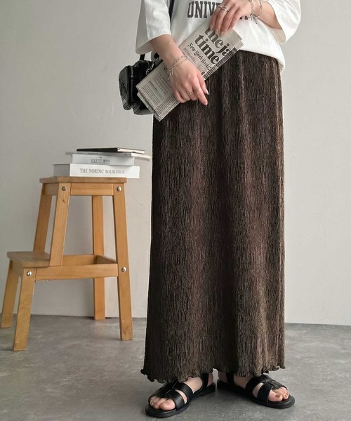 classicalelf(クラシカルエルフ)の「微光沢素材が叶える大人の余裕。ウエスト2wayふんわり楊柳プリーツスカート(ロング丈)(スカート・レディース・グレー/ブラウン/ブラック/アイボリー・X-LARGE/SMALL/MEDIUM/LARGE)」の4枚目の写真