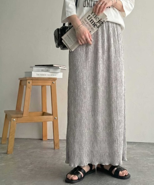 classicalelf(クラシカルエルフ)の「微光沢素材が叶える大人の余裕。ウエスト2wayふんわり楊柳プリーツスカート(ロング丈)(スカート・レディース・グレー/ブラウン/ブラック/アイボリー・X-LARGE/SMALL/MEDIUM/LARGE)」の3枚目の写真