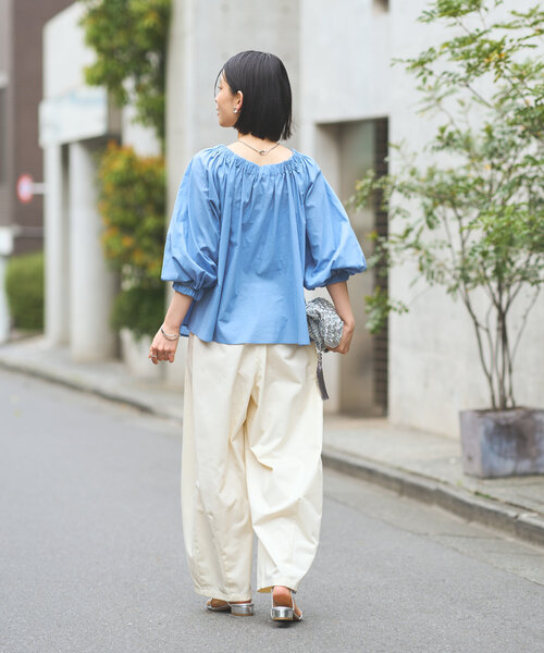 un dix cors（アンディコール）の「ギャザーオフショルブラウス（シャツ/ブラウス・レディース・オフホワイト/ブルー/ブラック・FREE）」の13枚目の写真