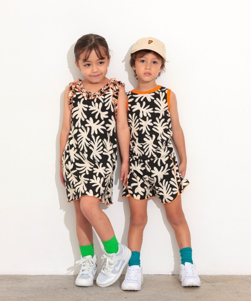 Ocean&Ground(オーシャン&グラウンド)の「ソウガラフリルノースリーブワンピース(ワンピース・キッズ・ブルー/ブラック/マルチ・90/100/110/120/130/140)」の5枚目の写真