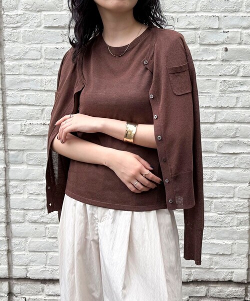 fredy emue（フレディエミュ）の「リネン混ポケ付きカーディガン（カーディガン/ボレロ・レディース・イエロー/サックスブルー/オフホワイト/ブラウン・38）」の2枚目の写真