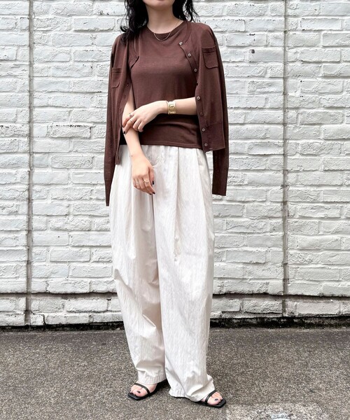 fredy emue（フレディエミュ）の「リネン混ポケ付きカーディガン（カーディガン/ボレロ・レディース・イエロー/サックスブルー/オフホワイト/ブラウン・38）」の6枚目の写真